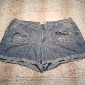 CATO Woman Soft and Relaxed Jean Shorts Size 22W